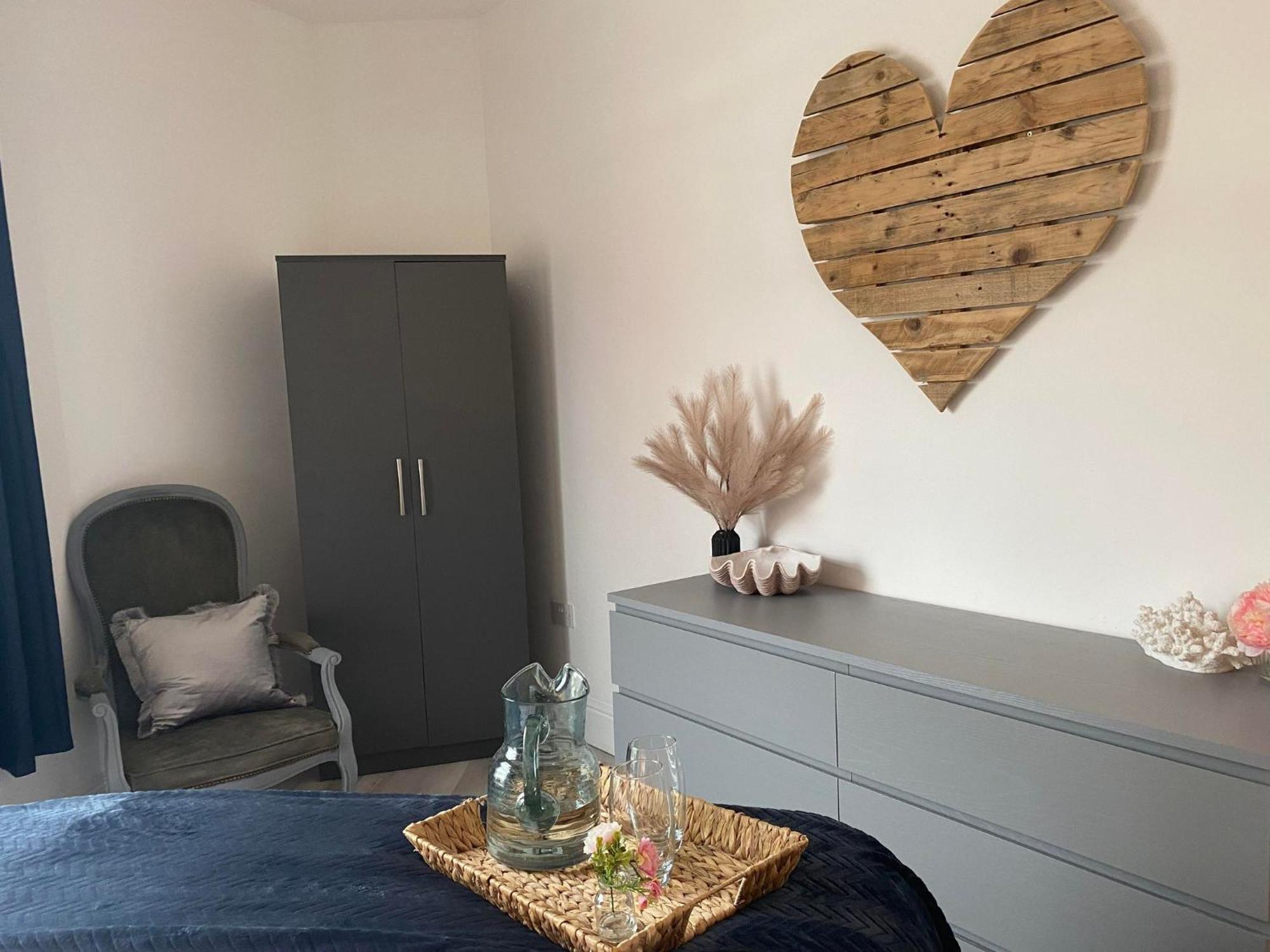 The Retreats 2 Kenfig Hill Pet Friendly 2 Bedroom Flat With King Size Bed Twin Beds And Sofa Bed Sleeps Up To 5 People Exterior foto